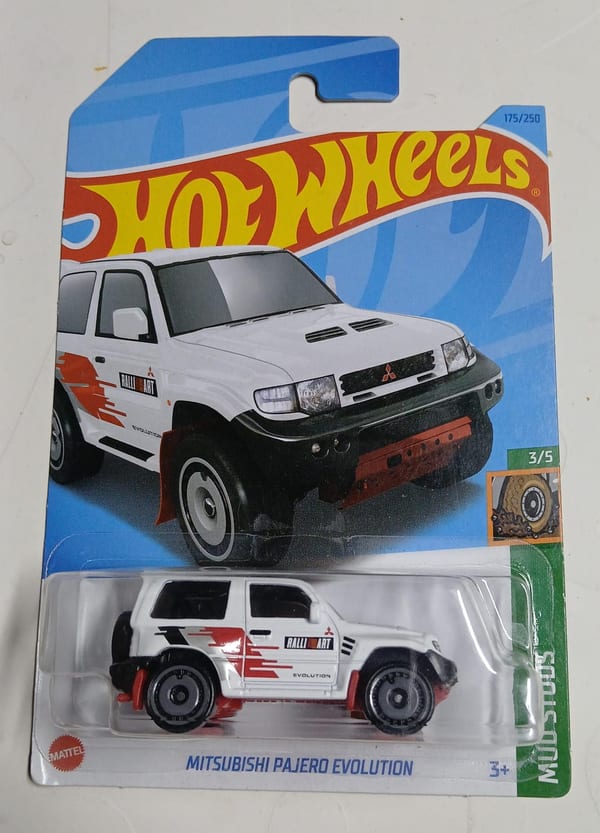 Mitsubishi Pajero Evolution (White)