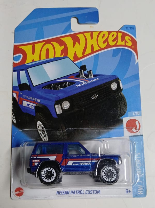 Nissan Patrol Custom (Blue/Red)
